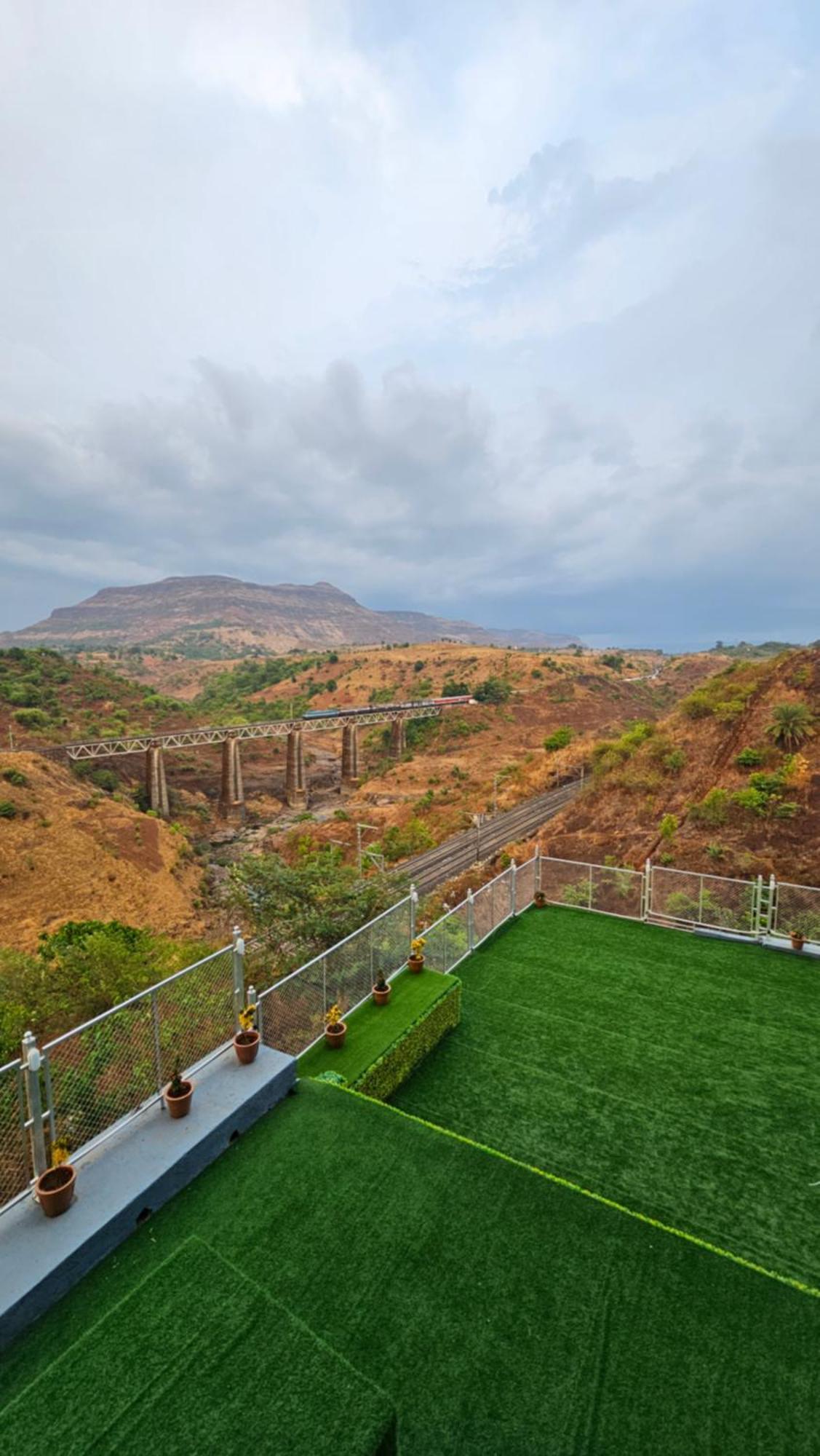 Oxi Valley Resort Igatpuri Exteriör bild
